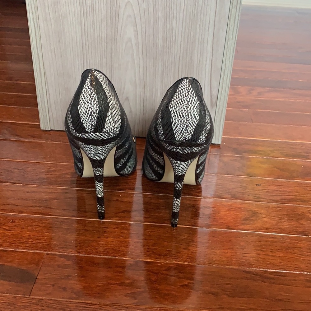Black & White Pointed-Toe Stiletto Pumps - Picture 4 of 4